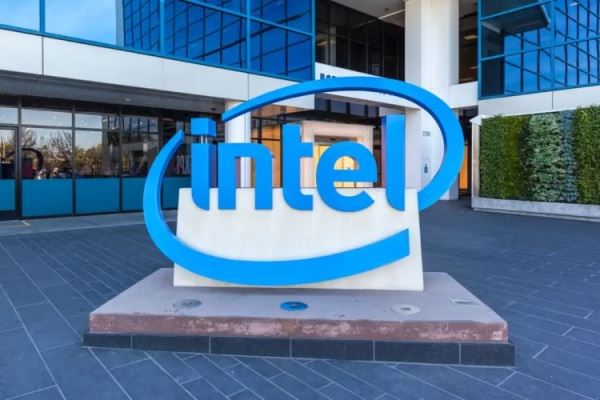 Акции Intel выросли в цене на 10%, поскольку аналитики решили, что компания встала на путь исправления