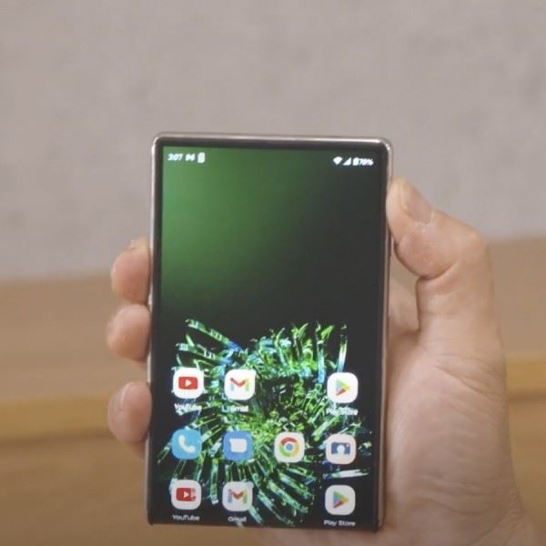 Motorola на Tech World 2022 показала рабочий концепт смартфона со сворачивающейся OLED-матрицей